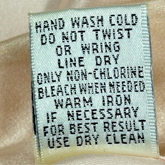 Valerie Stevens Womens Vintage 100% Silk Robe Size M Long Pockets Belt Peach NWT - Picture 15 of 16